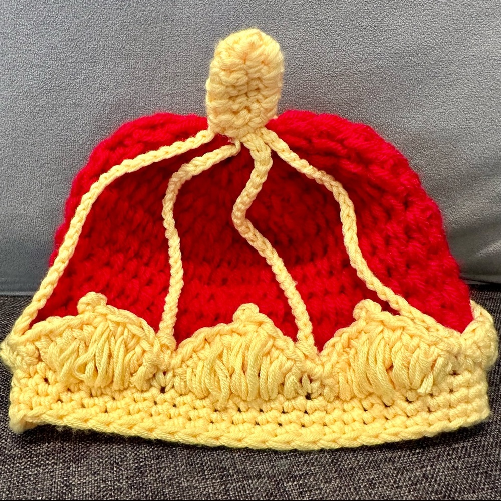 Handmade Knitted King Crown Newborn Baby Beanie Hat, Photography Props - Picture 4 of 5